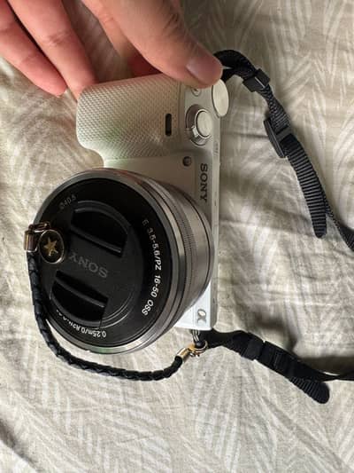 Sony NEX-5R Mirrorless camera