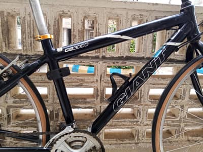 ORGINAL GIANT CS3000 HYBRID / CROSS BIKE