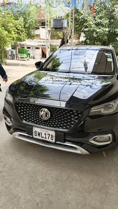 MG HS 2022