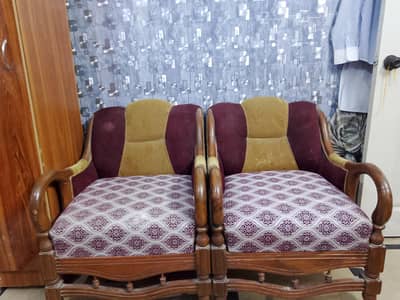 For Sale: 5 Seater Wooden Sofa Set