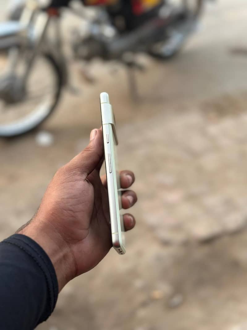 Google Pixel 7 4