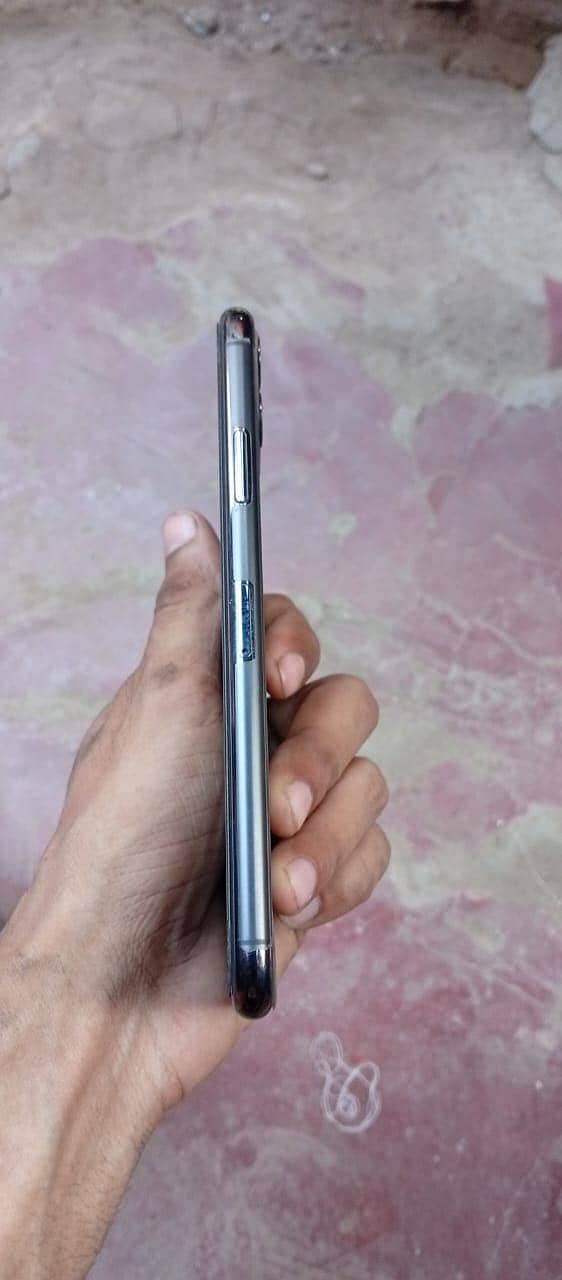 Apple iPhone 11 Pro Max 1