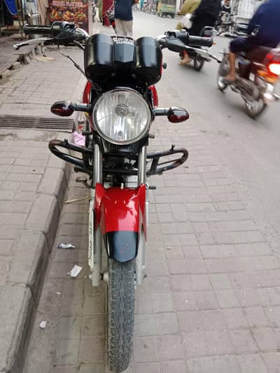 Yamaha 125cc red colour good condition
