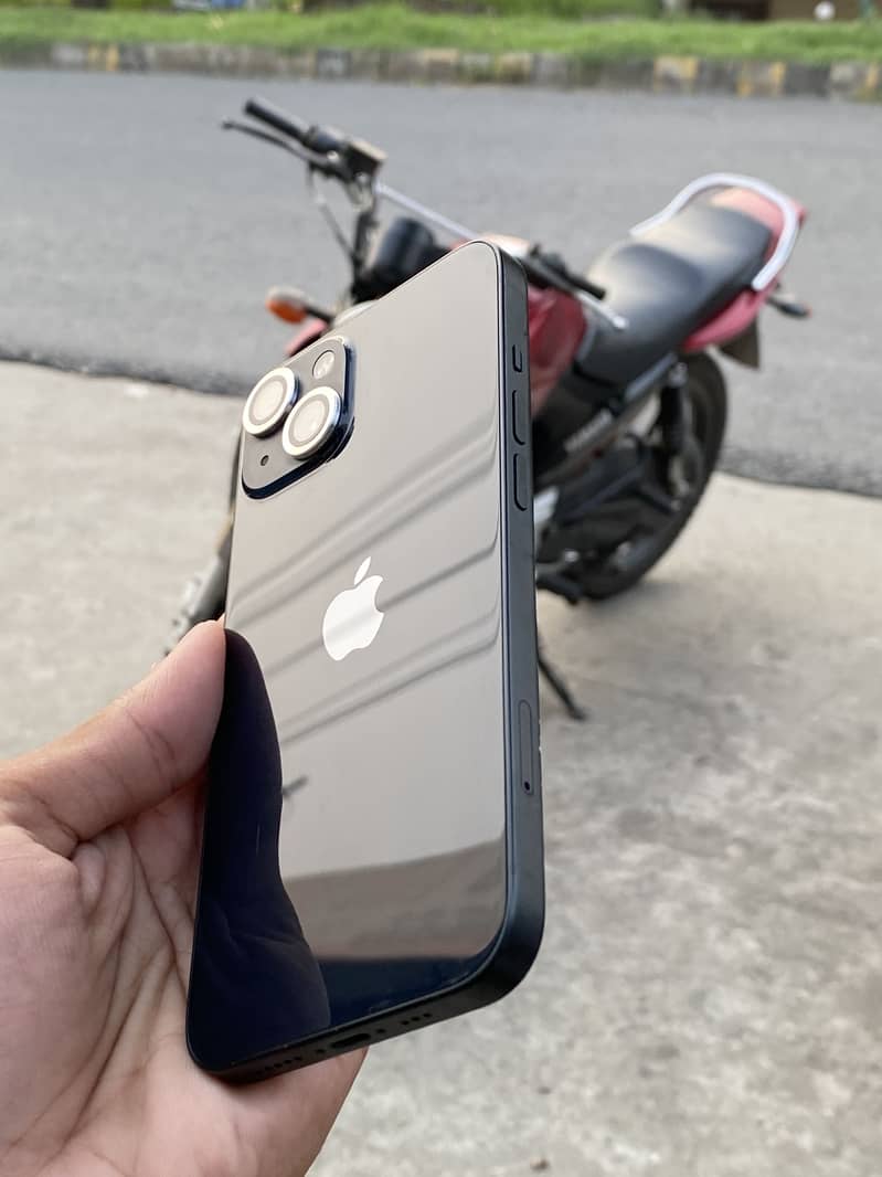 Apple iPhone 13 3