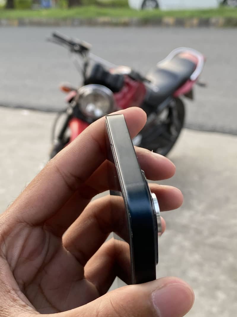 Apple iPhone 13 4