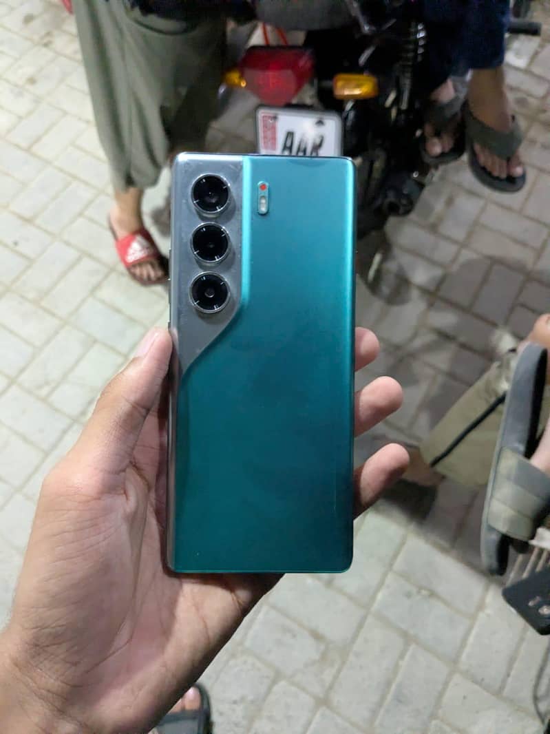 Tecno CAMON 40 Pro 3