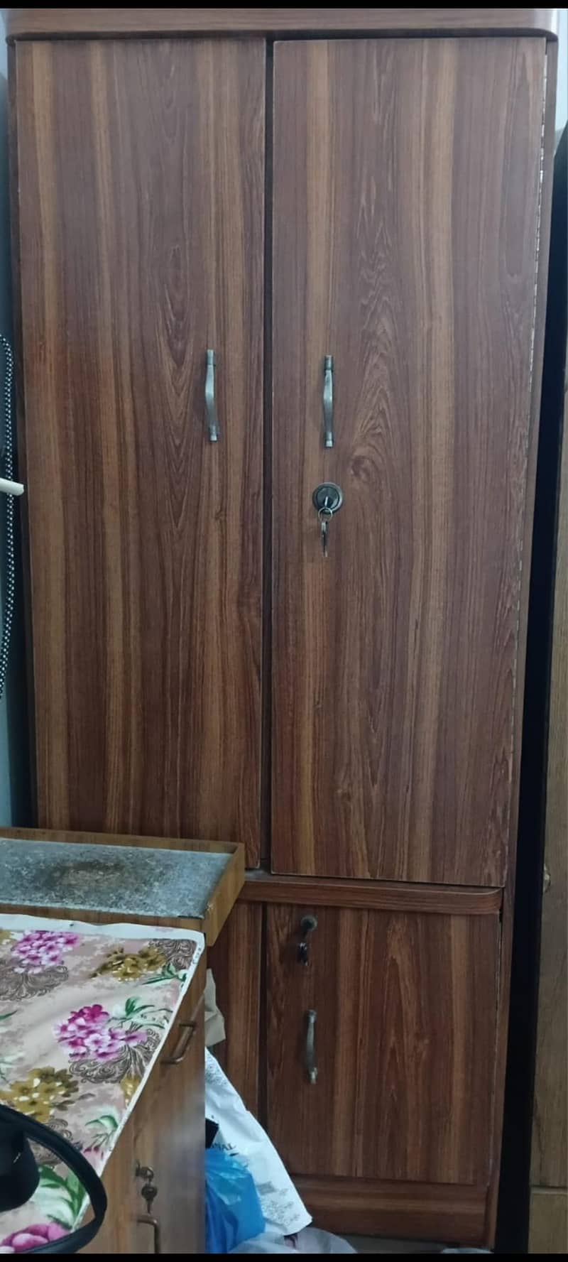 اچھی کنذيشن الماری براے فروخت 0