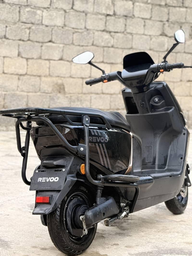Revoo A12 0