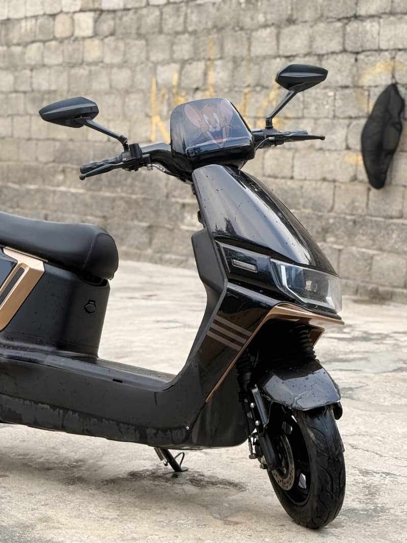 Revoo A12 1