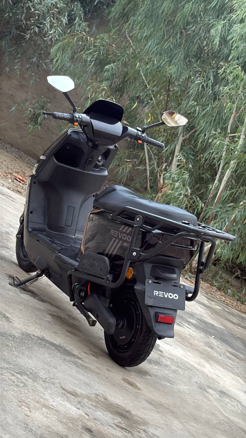 Revoo A12 2