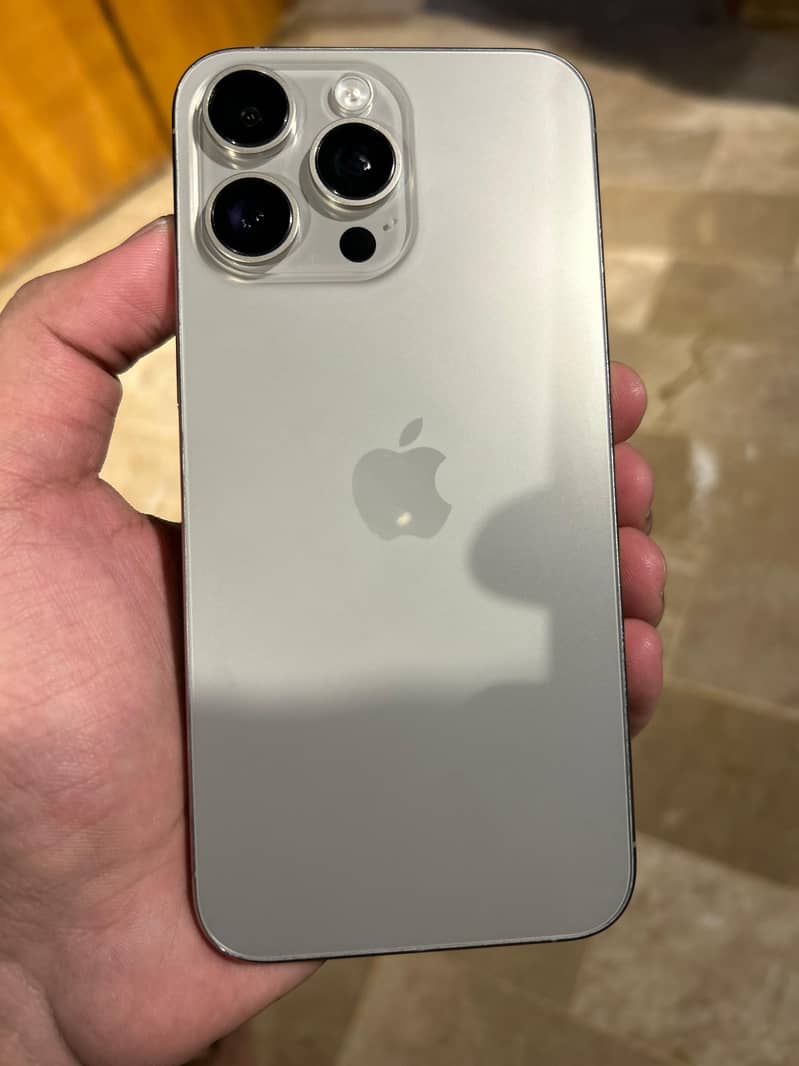 Apple iPhone 15 Pro Max 0
