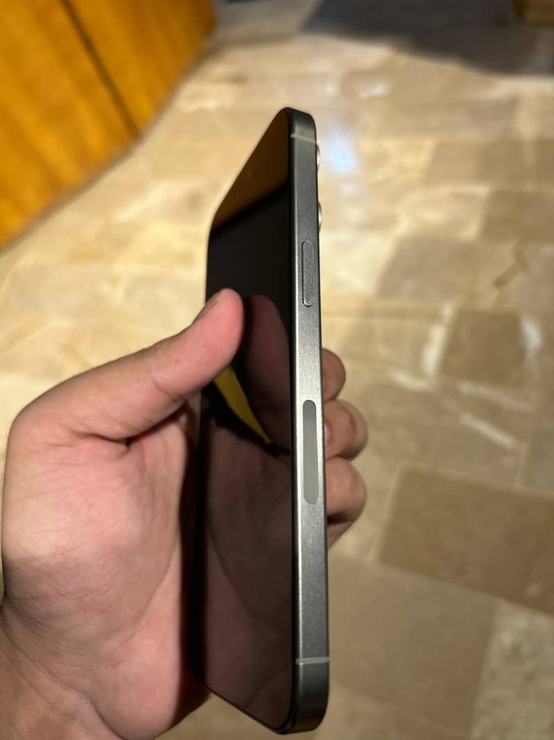 Apple iPhone 15 Pro Max 2