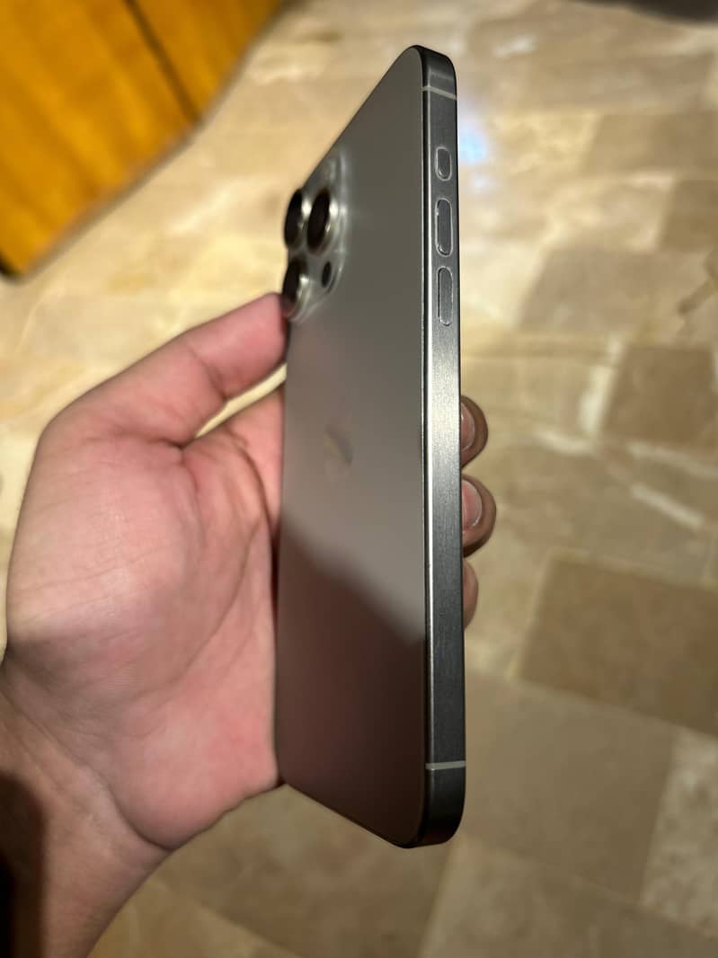 Apple iPhone 15 Pro Max 3