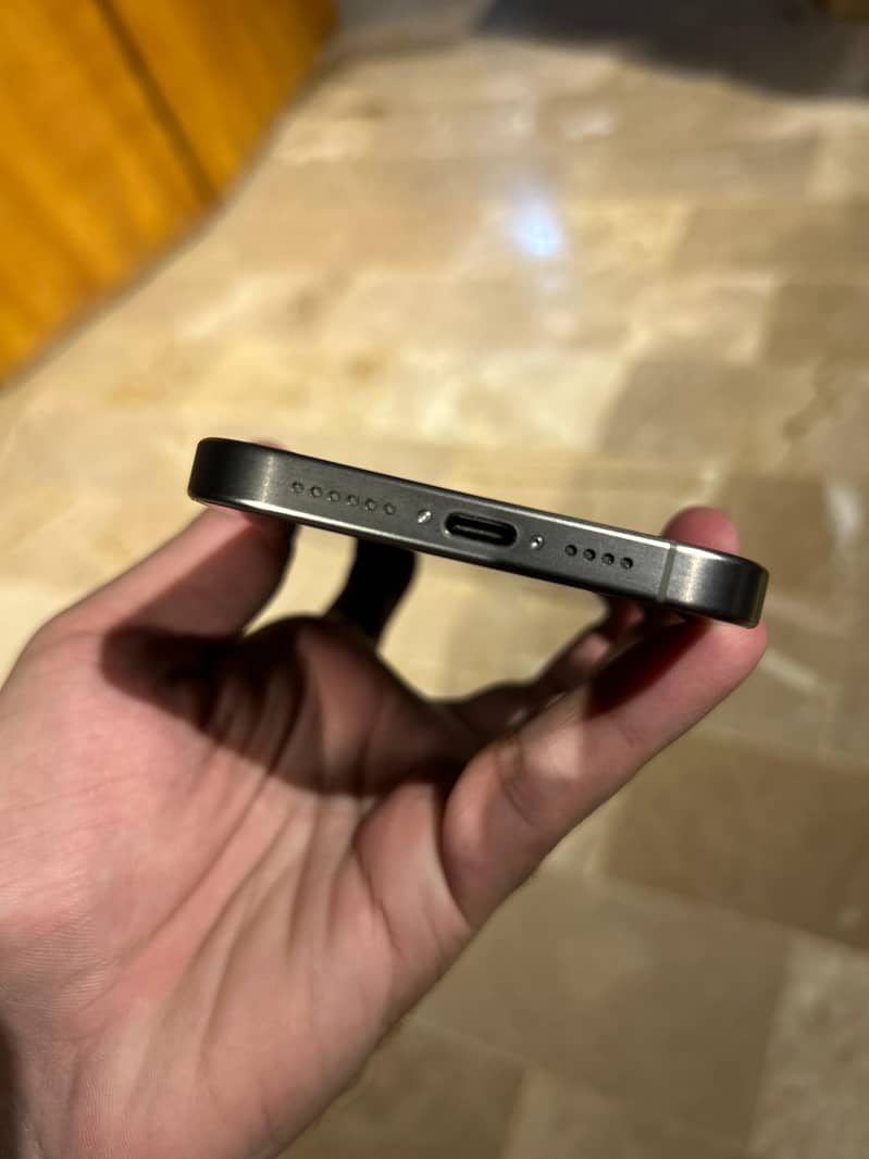 Apple iPhone 15 Pro Max 4