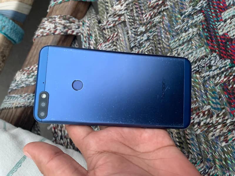 Honor 7C 1