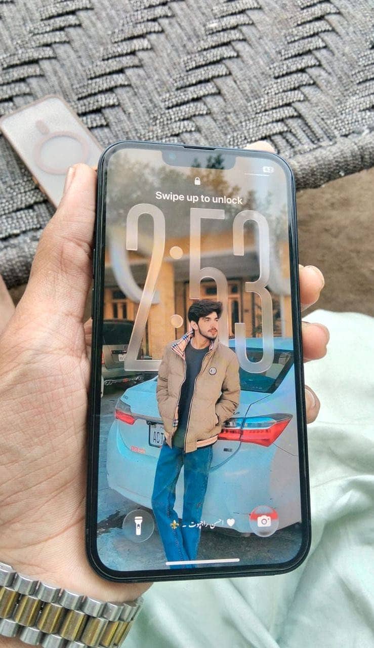 Apple iPhone 13 4