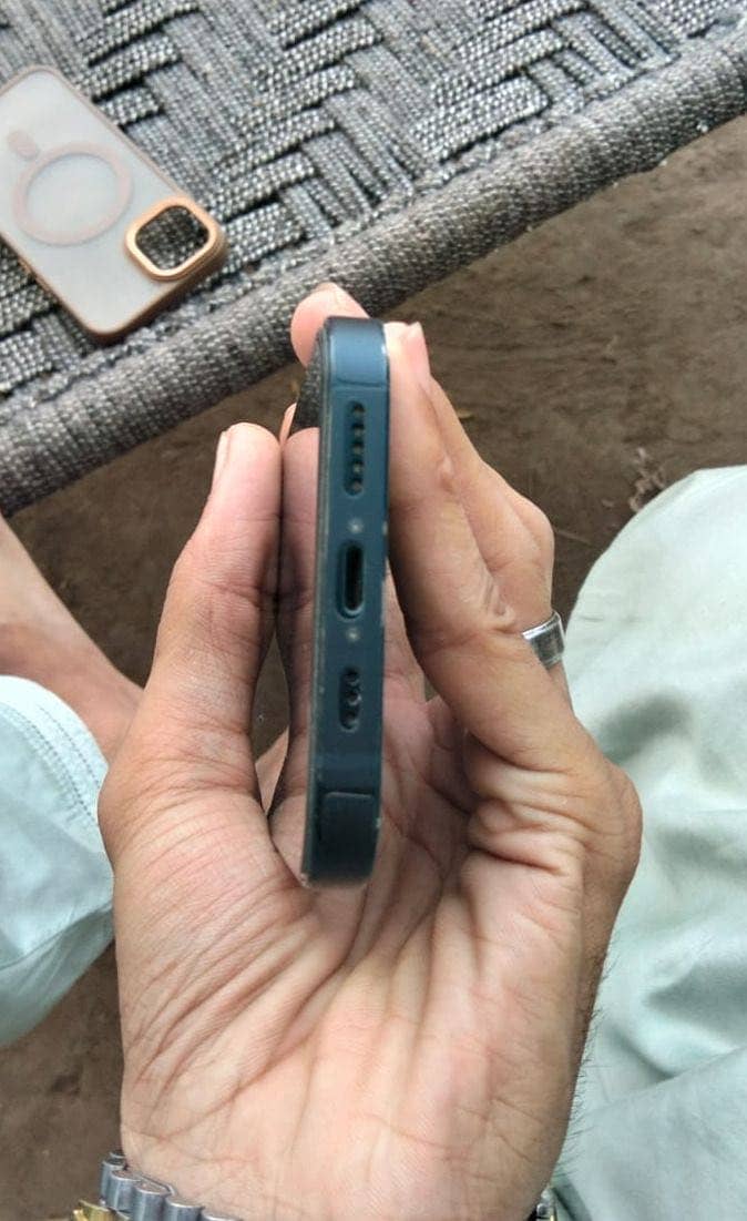 Apple iPhone 13 6