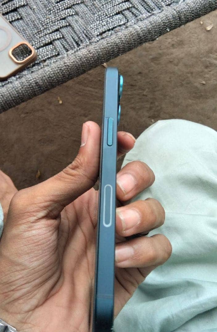 Apple iPhone 13 7