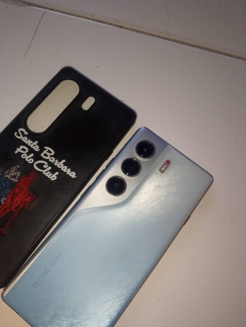 Tecno CAMON 40 Pro 1