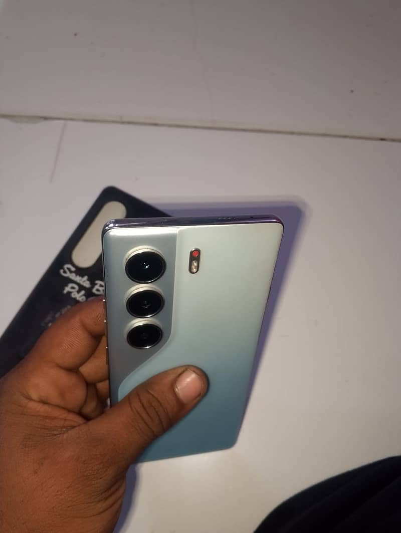 Tecno CAMON 40 Pro 3