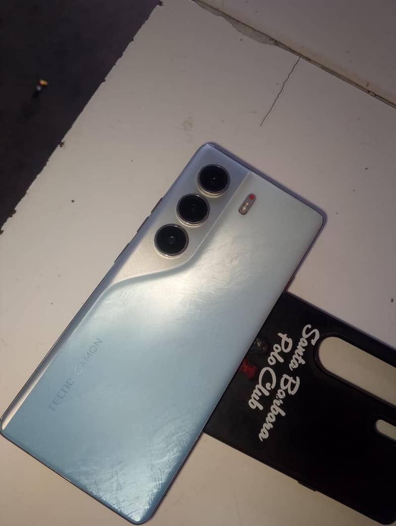 Tecno CAMON 40 Pro 4