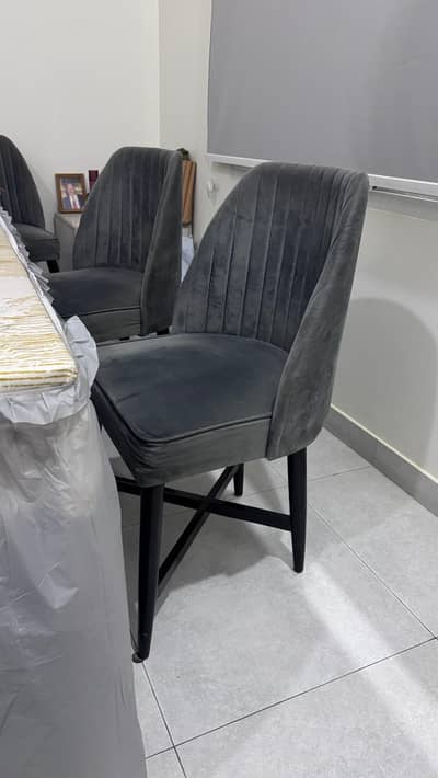 Velvet bench & chairs