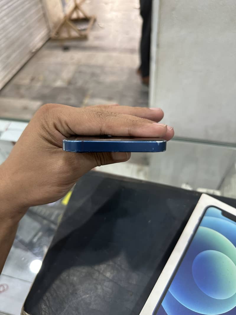 Apple iPhone 12 1