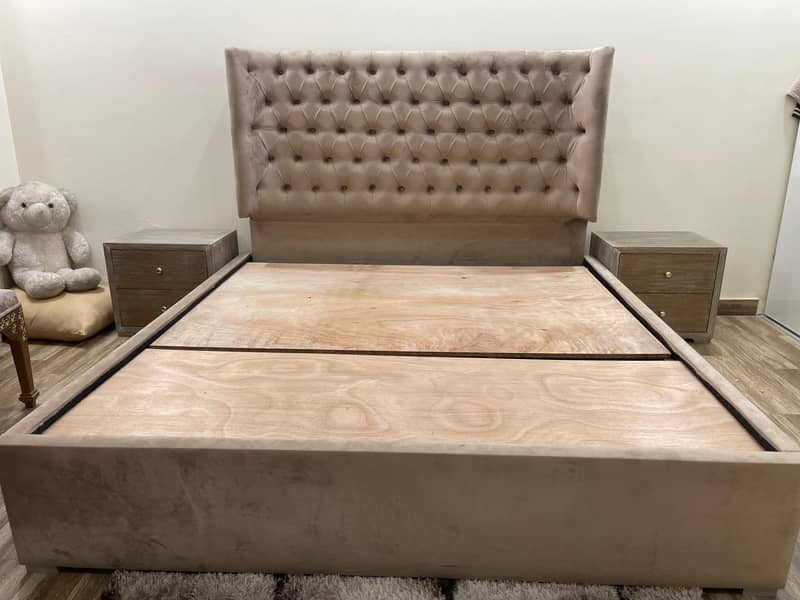 bed with side tables 0