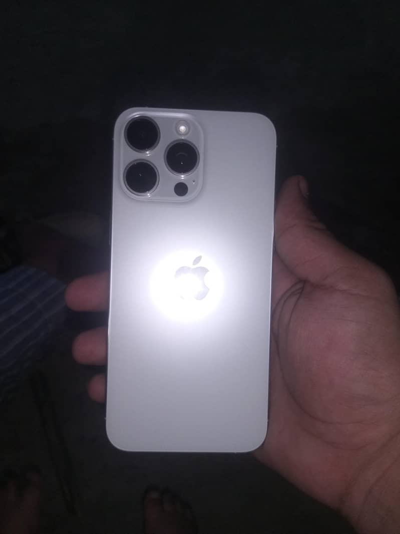 Apple iPhone 15 Pro Max 1