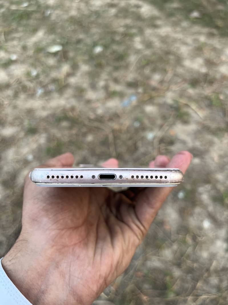 Apple iPhone 8 Plus 3