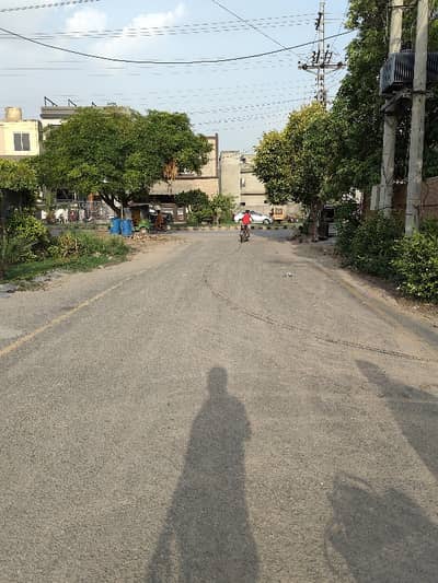 10 Marla Plot For Sale Phase 1, Block E Prime Location Golden Investment Opportunity!