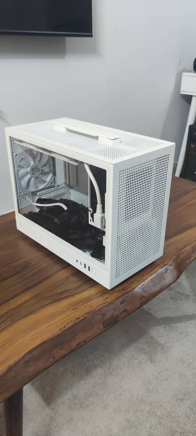 Deepcool custom powerful gaming pc small form factor