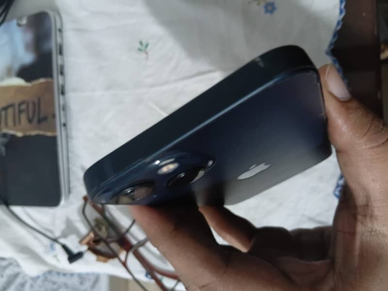 Apple iPhone 13 2