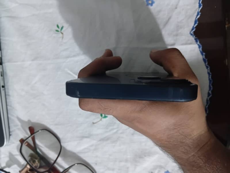 Apple iPhone 13 4