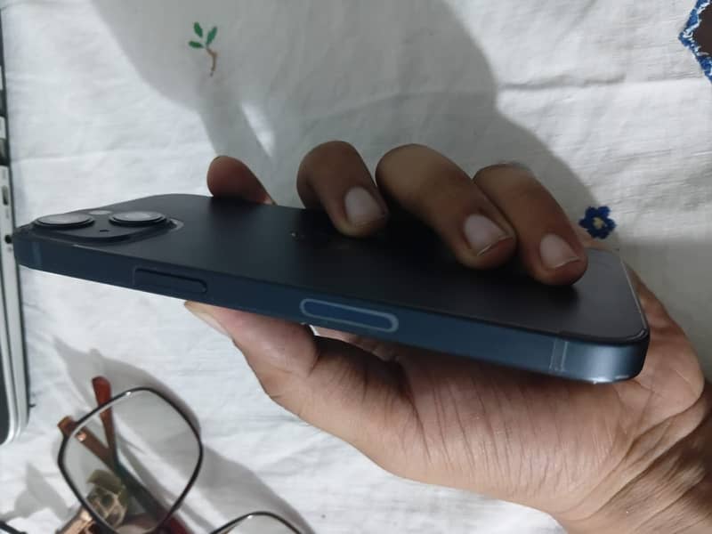 Apple iPhone 13 5