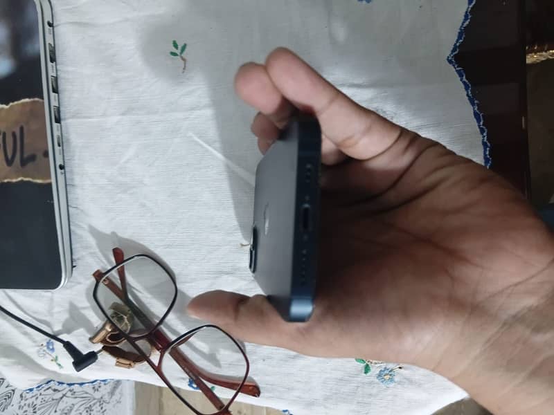 Apple iPhone 13 7