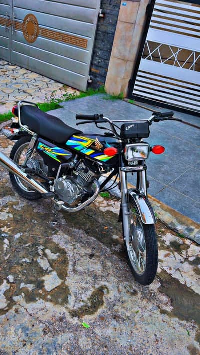 Honda 125 black colour
