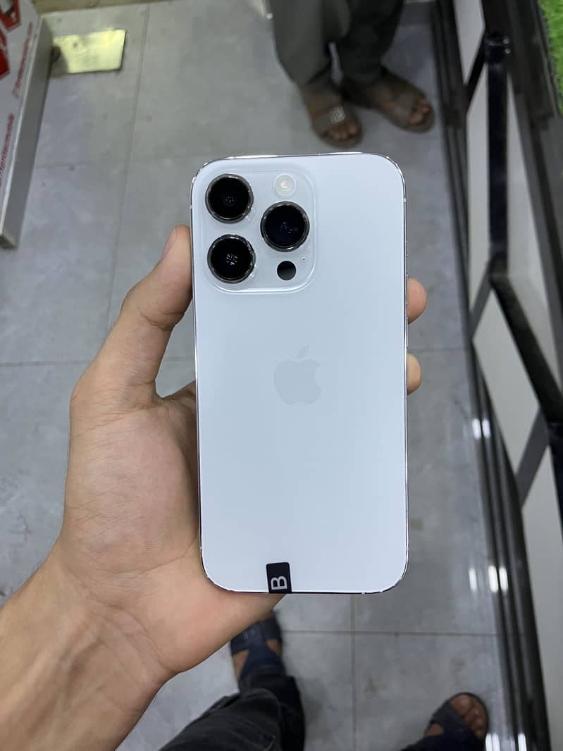 Apple iPhone 14 Pro 1