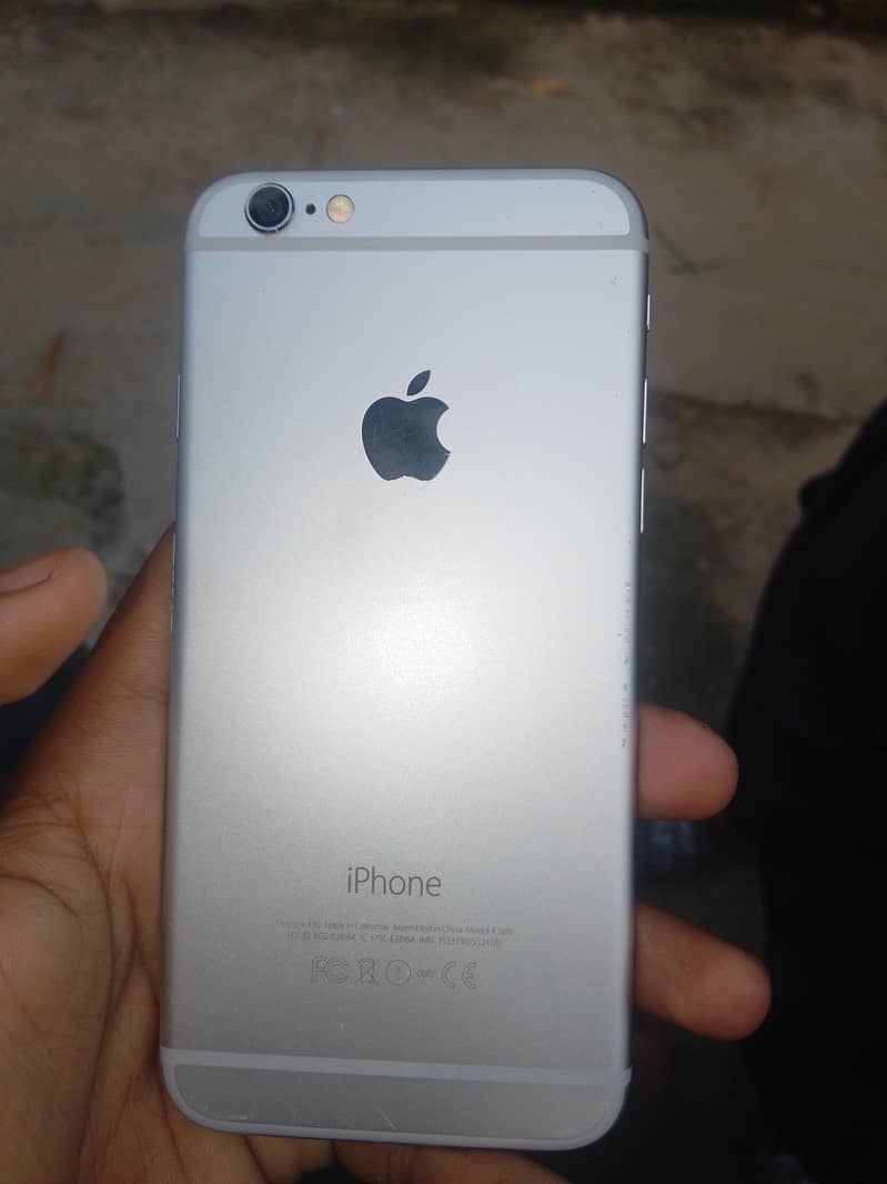Apple iPhone 16e 2