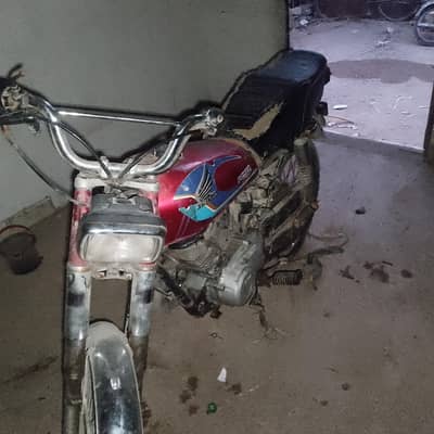Honda 125 1999 red