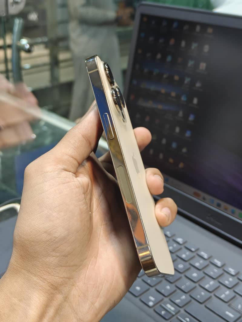 Apple iPhone 14 Pro 4