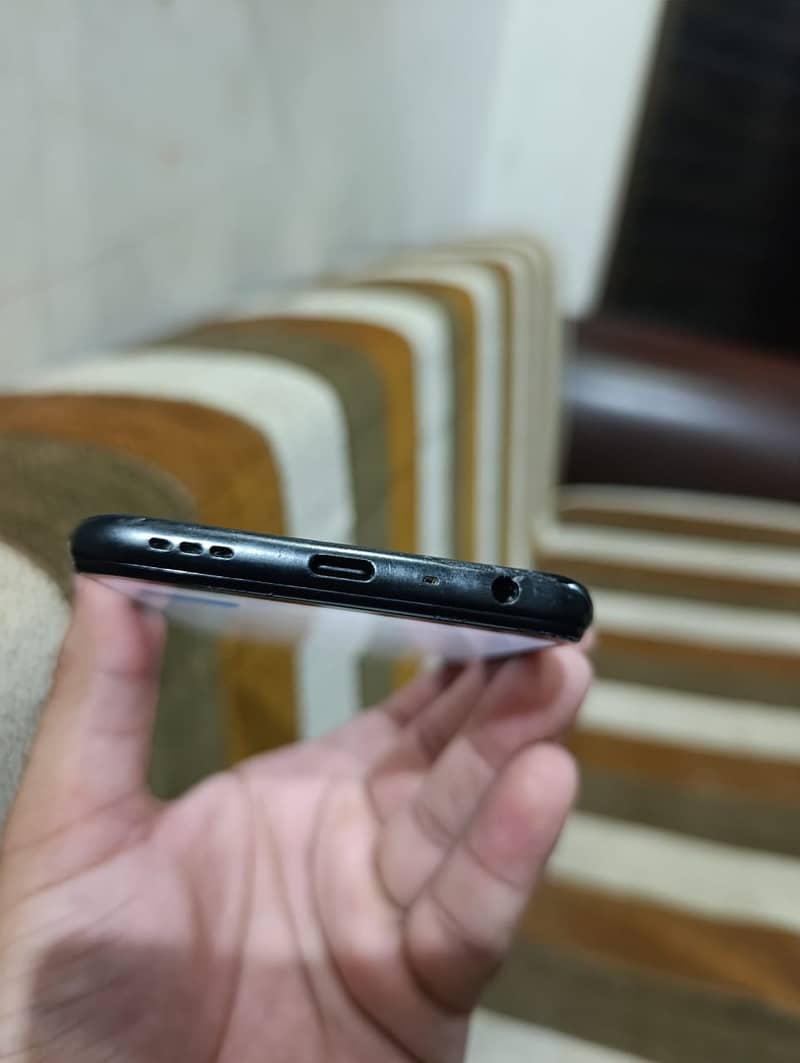 OPPO A76 1