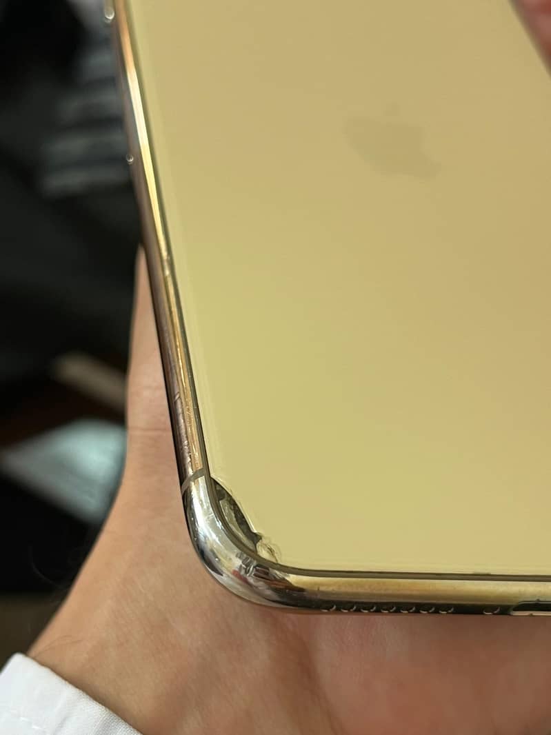 Apple iPhone 11 Pro Max 4
