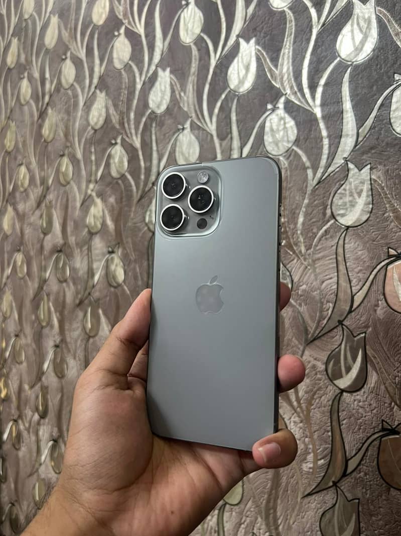 Apple iPhone 15 Pro Max 0