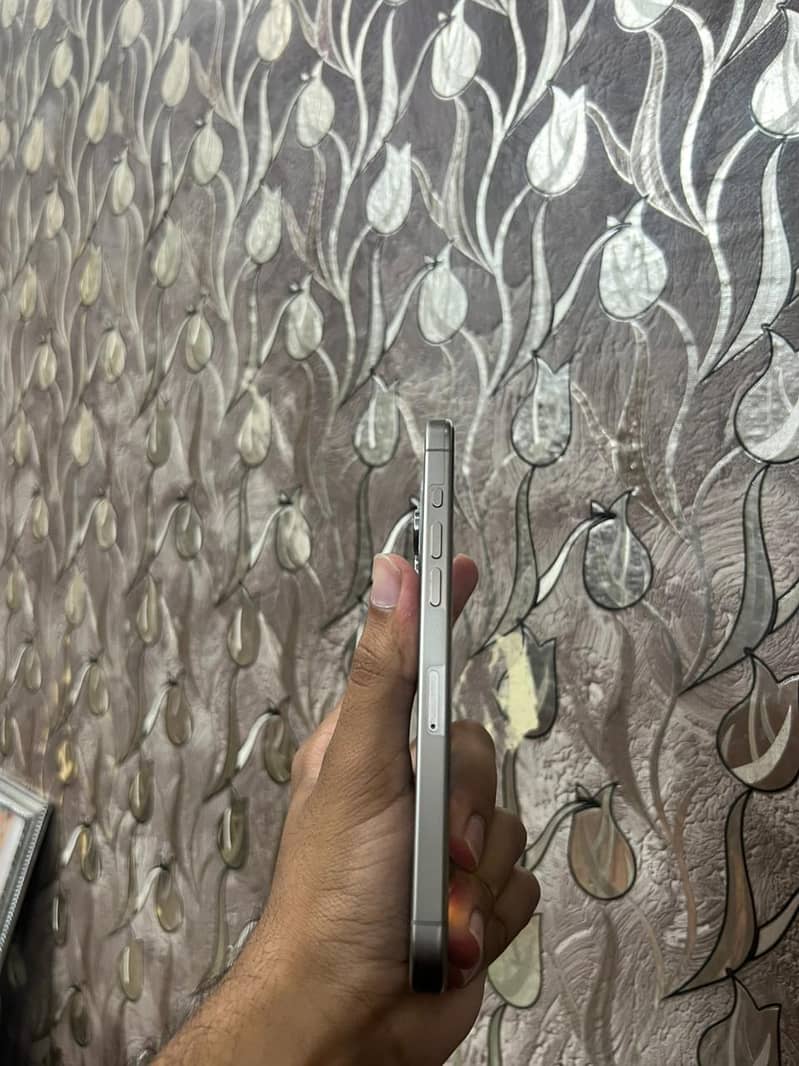 Apple iPhone 15 Pro Max 3