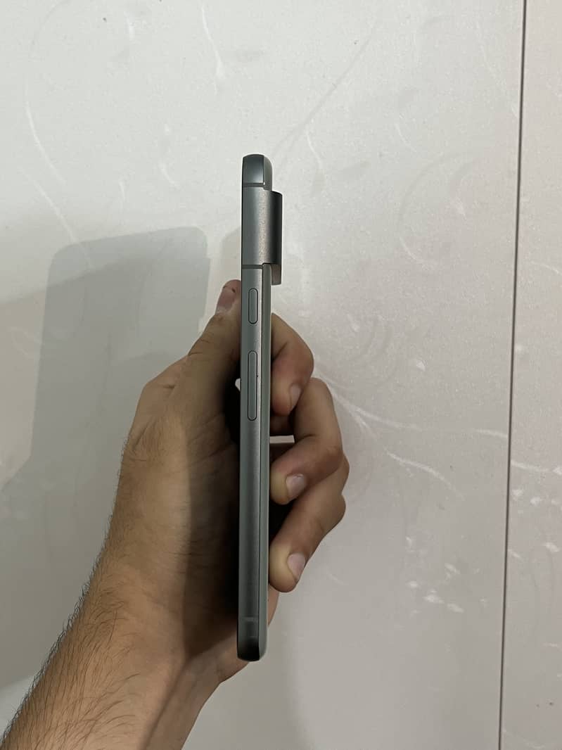 Google Pixel 8 4