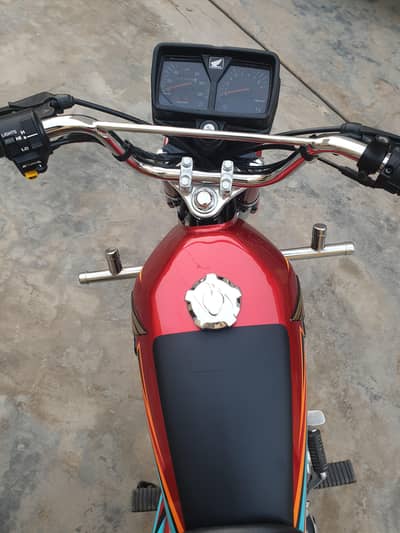 Honda 125 red new 2 mounth use