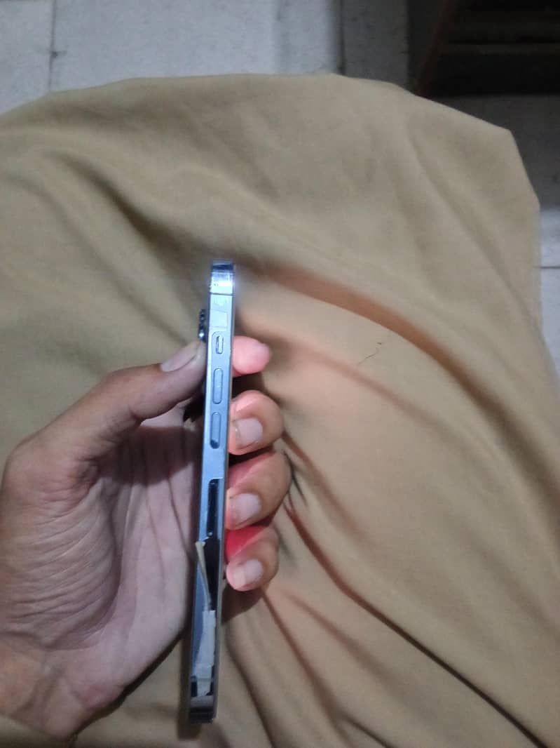 Apple iPhone 13 Pro 2