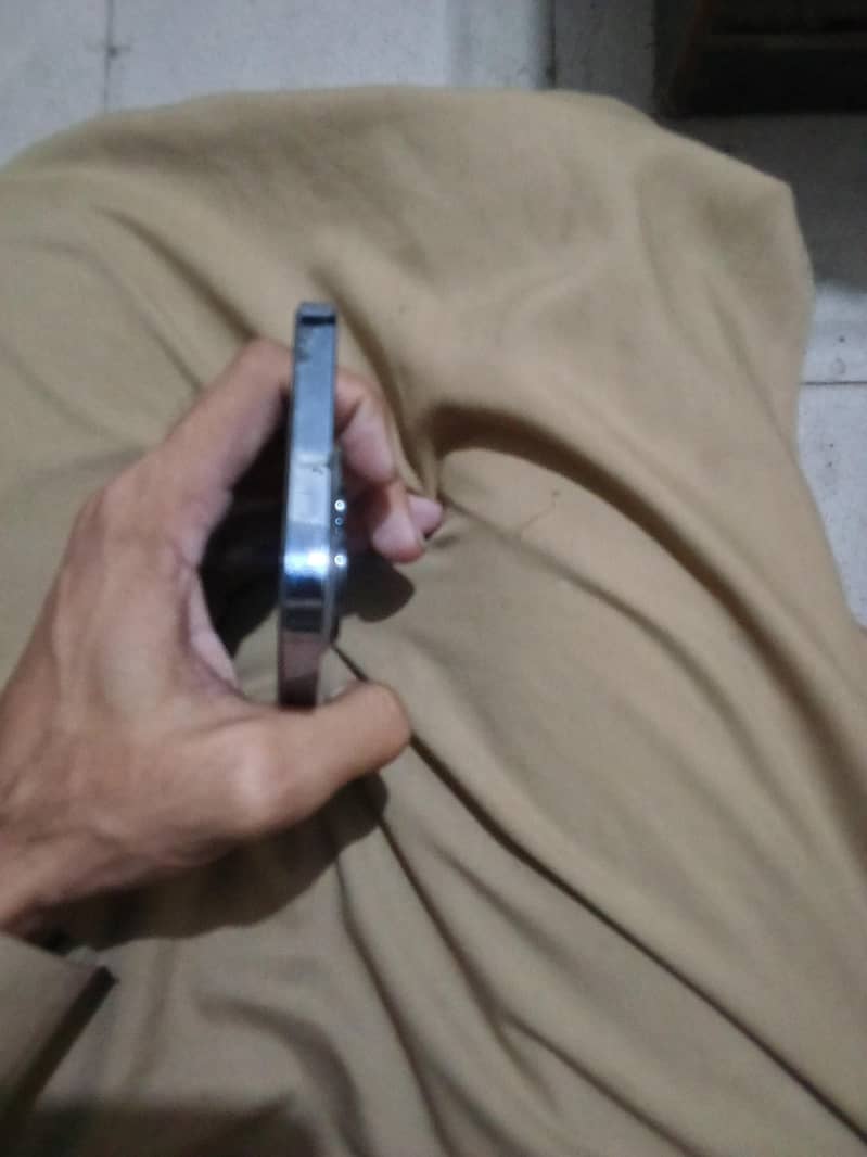 Apple iPhone 13 Pro 3