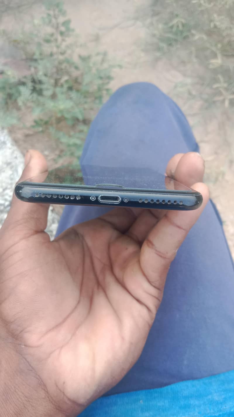 Apple iPhone 7 Plus 3